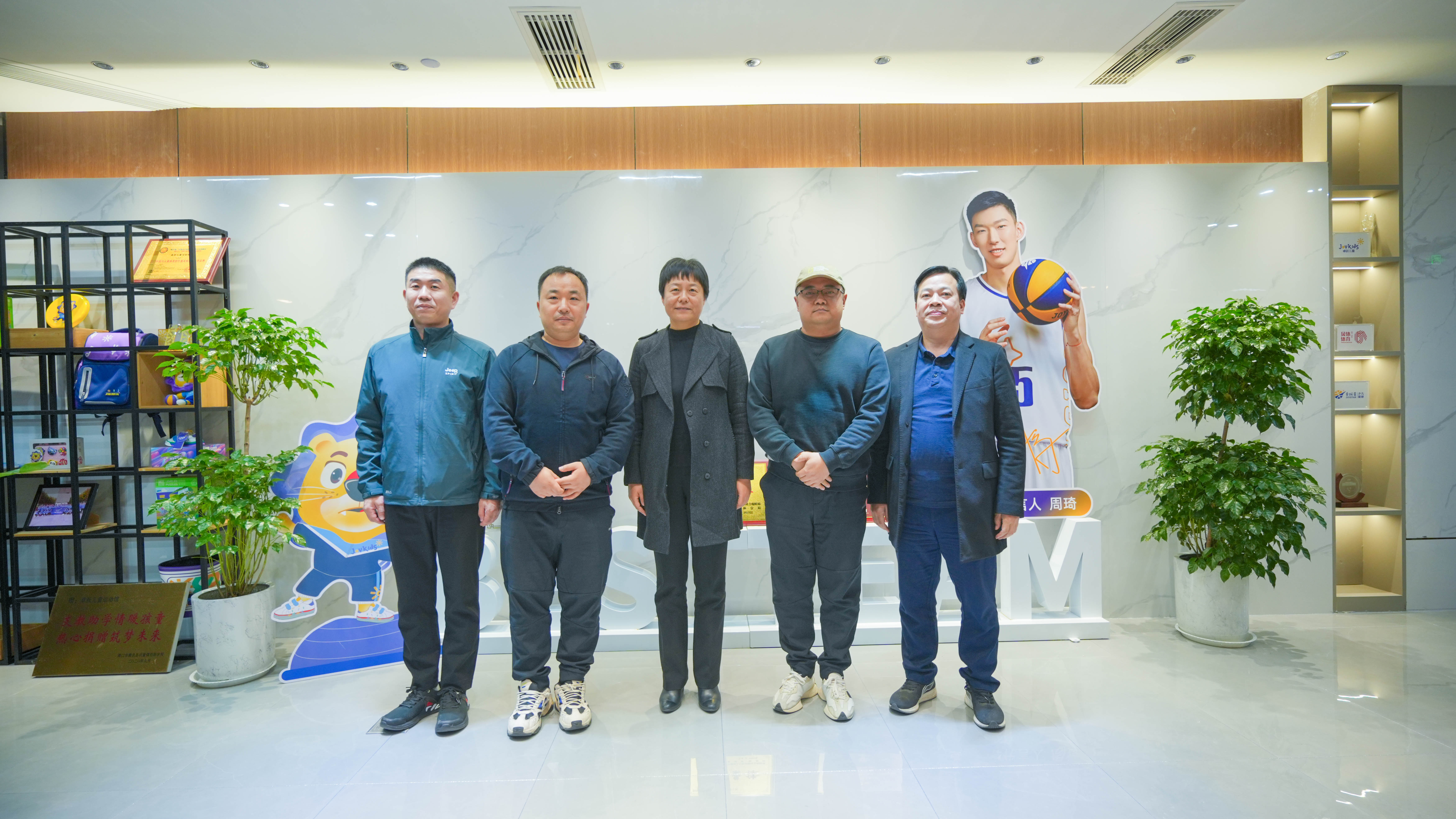 郑州市体育局党委书记、局长李雅一行，莅临天游TY8线路检测体育调研指导